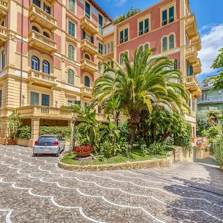 Vibrant In With Beach Nearby * Σαν Ρέμο